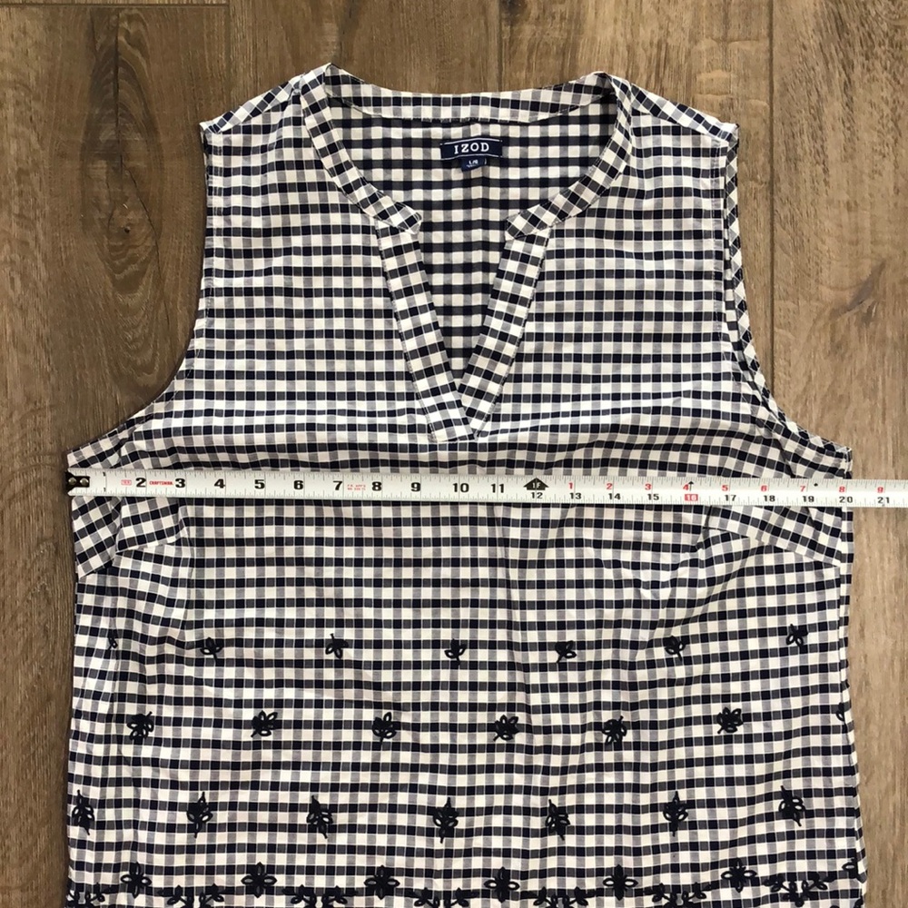 NWOT - IZOD Navy and White Gingham Sleeveless Top w/Embroidery - Picture 6 of 6